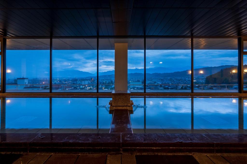 Bazén v ubytování onsen hotel OMOTO nebo v jeho okolí