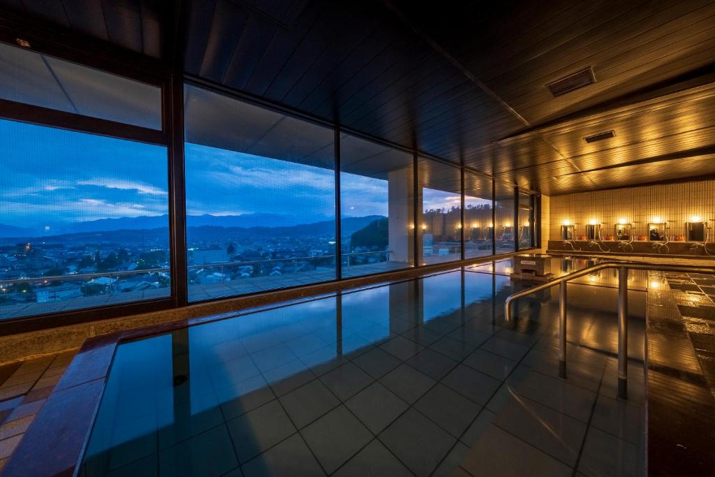 Bazén v ubytování onsen hotel OMOTO nebo v jeho okolí