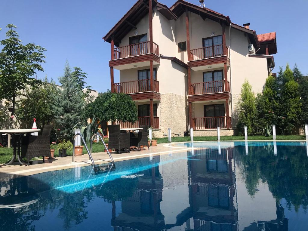 a hotel with a swimming pool in front of a building at Venus Hotel in Pamukkale