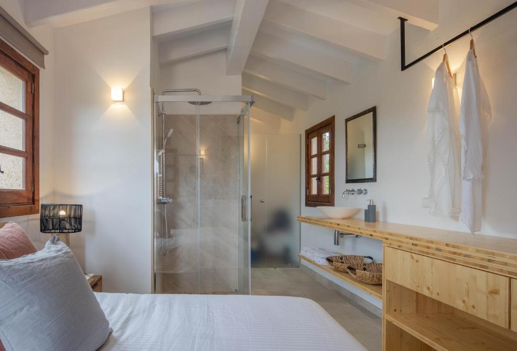 A bed or beds in a room at Villa Corb Mari by Sun Villas Mallorca