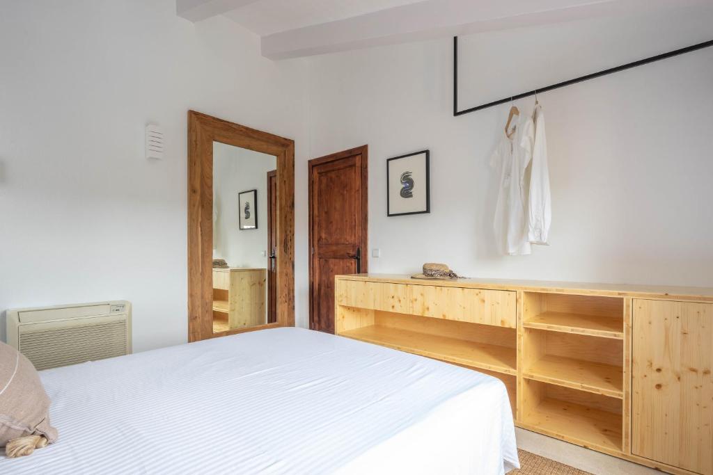A bed or beds in a room at Villa Corb Mari by Sun Villas Mallorca