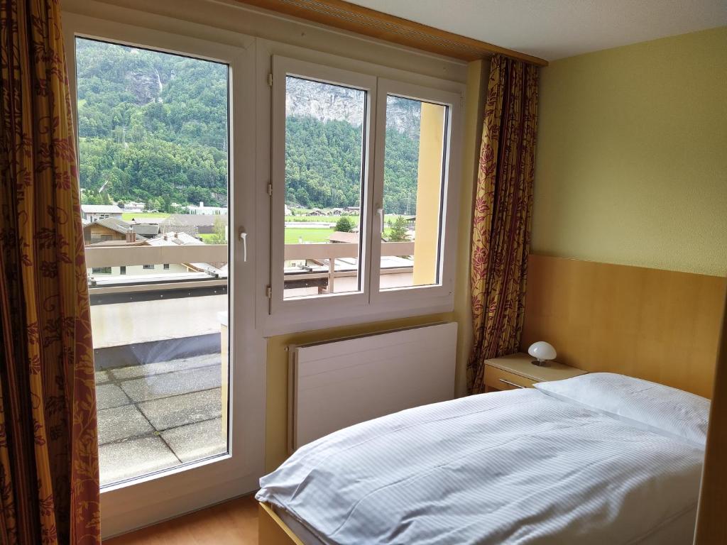 Postel nebo postele na pokoji v ubytování Das Hotel Sherlock Holmes