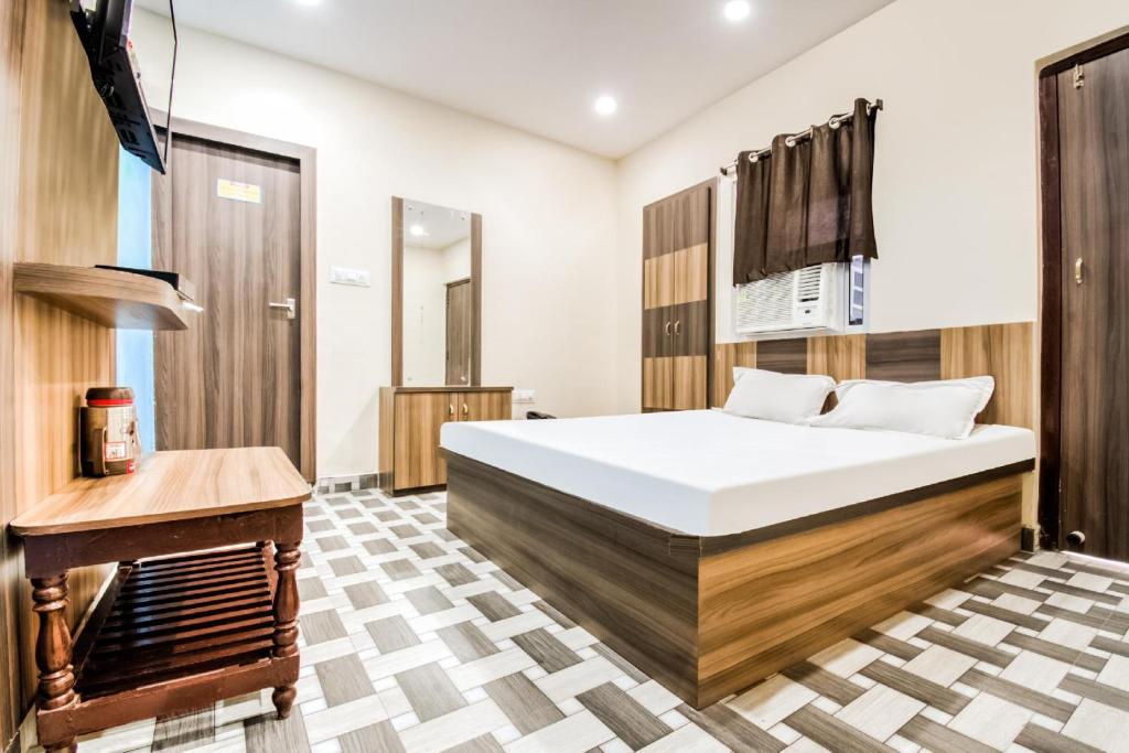 Postel nebo postele na pokoji v ubytování Hotel Vivek