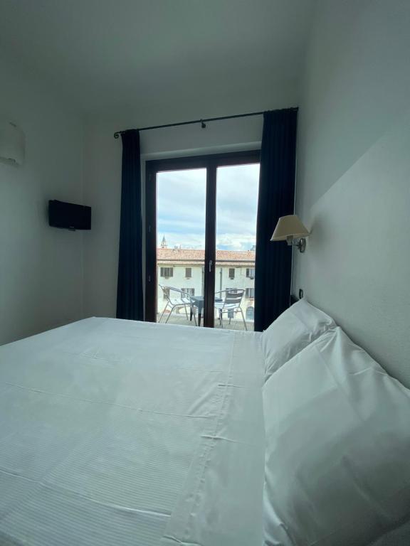 Postel nebo postele na pokoji v ubytování Hotel La Locanda