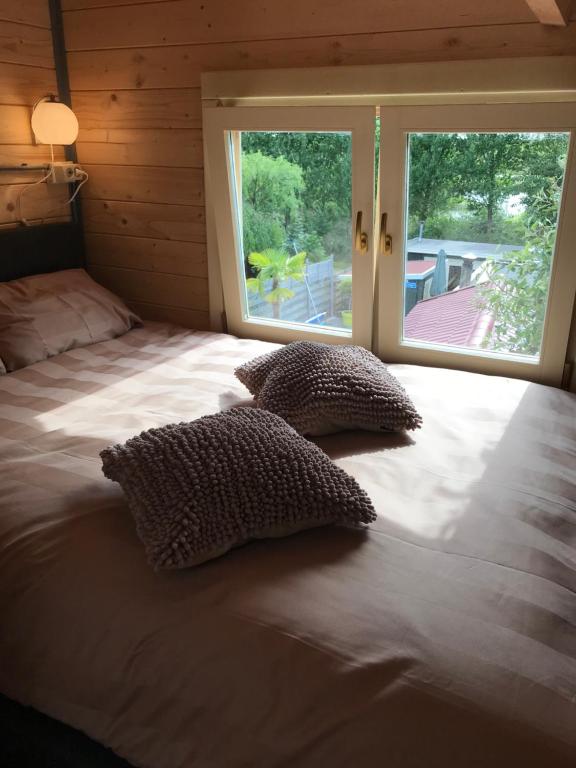 Säng eller sängar i ett rum på gardenhouse mariposa