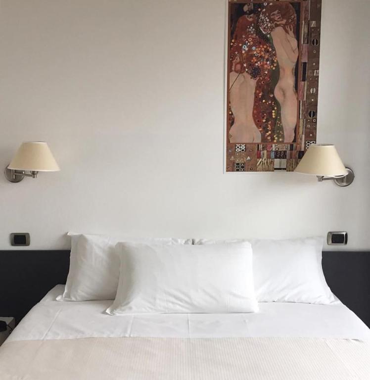 Postel nebo postele na pokoji v ubytování Hotel La Locanda