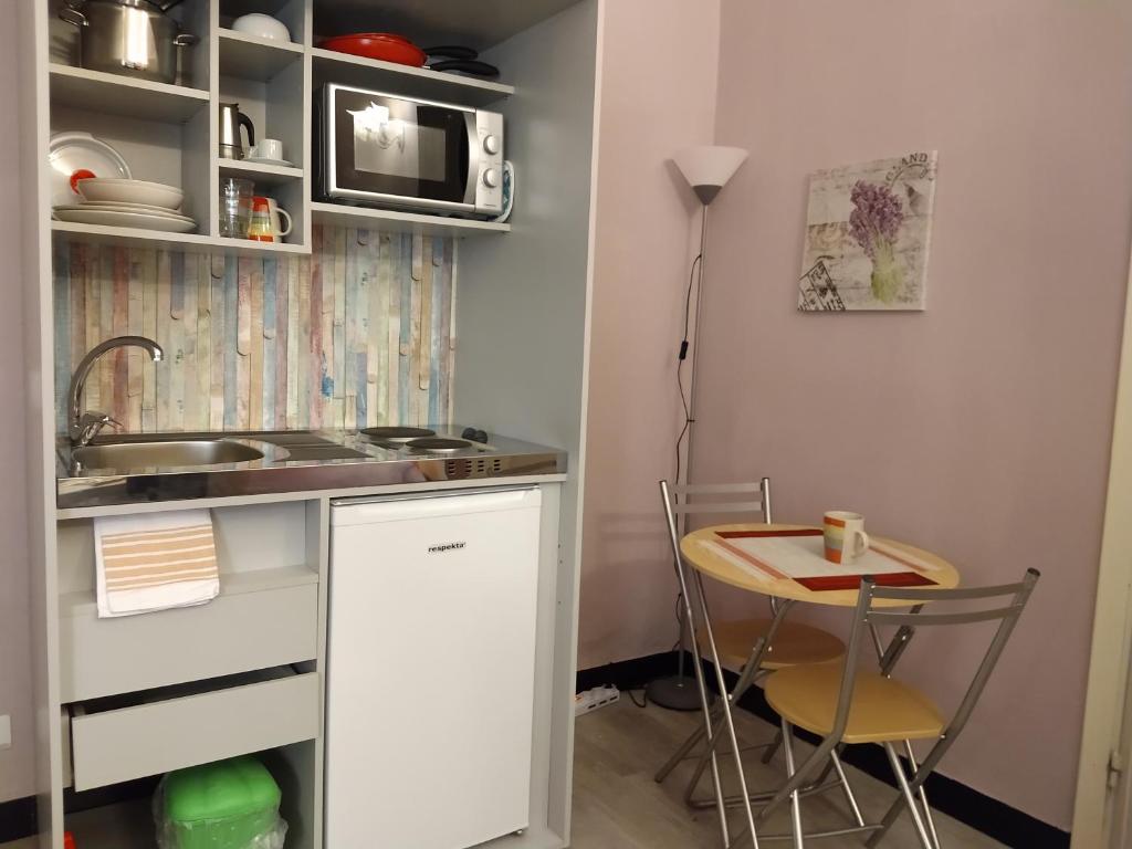 Kuchyň nebo kuchyňský kout v ubytování Affittacamere La Spezia Inn