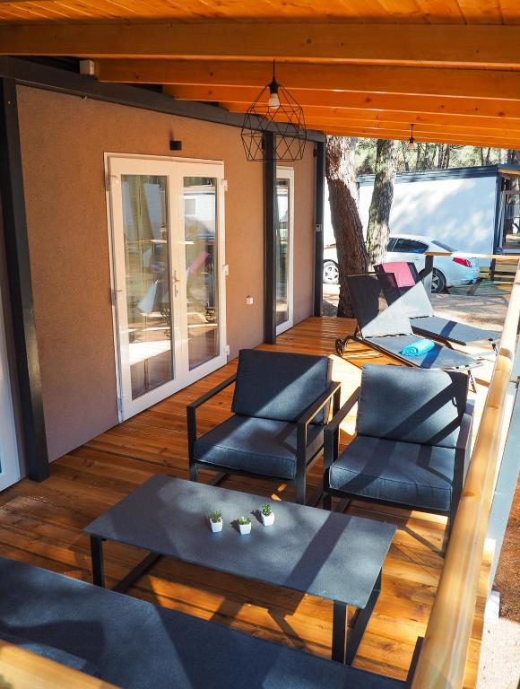 Posezení v ubytování Lux Camp Bi Village, Mobile home Villa Buba