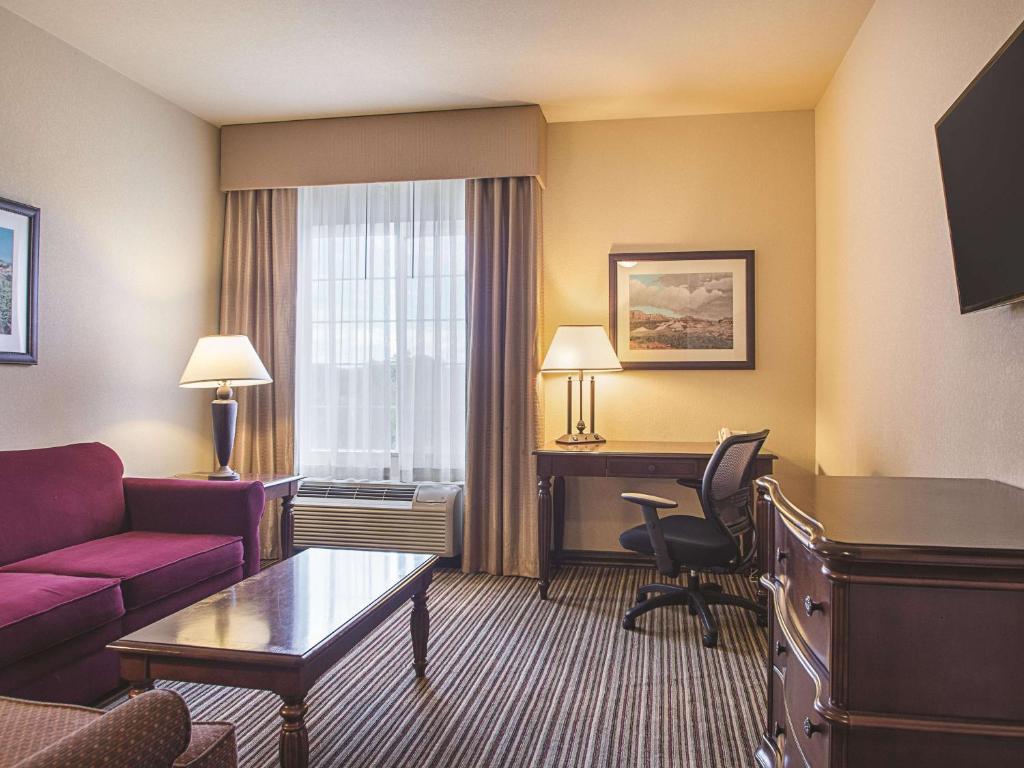 La Quinta by Wyndham Trinidad photo