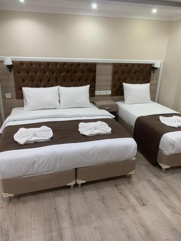 A bed or beds in a room at Luna Suites Taksim