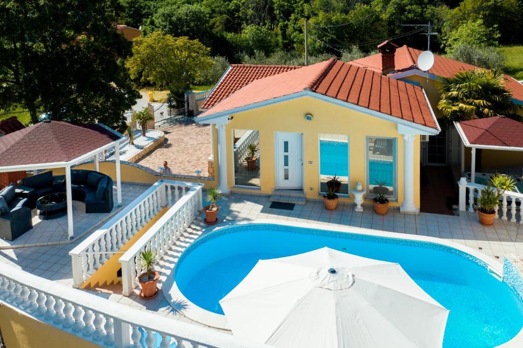 Bazén v ubytování Villa Katarina nebo v jeho okolí