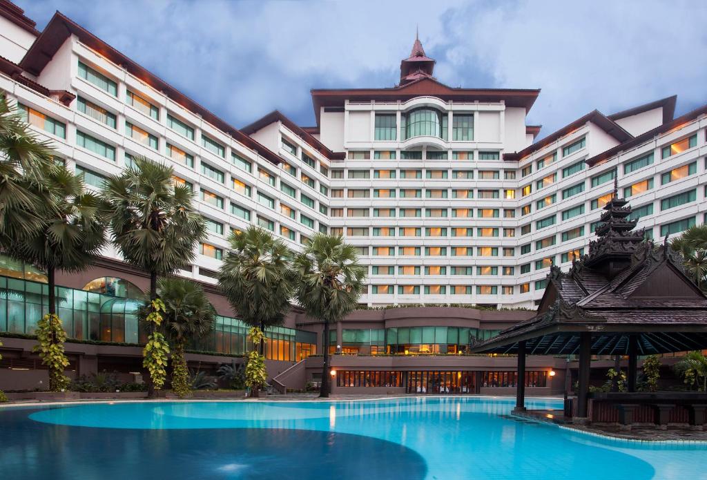 Πισίνα στο ή κοντά στο Sedona Hotel Yangon