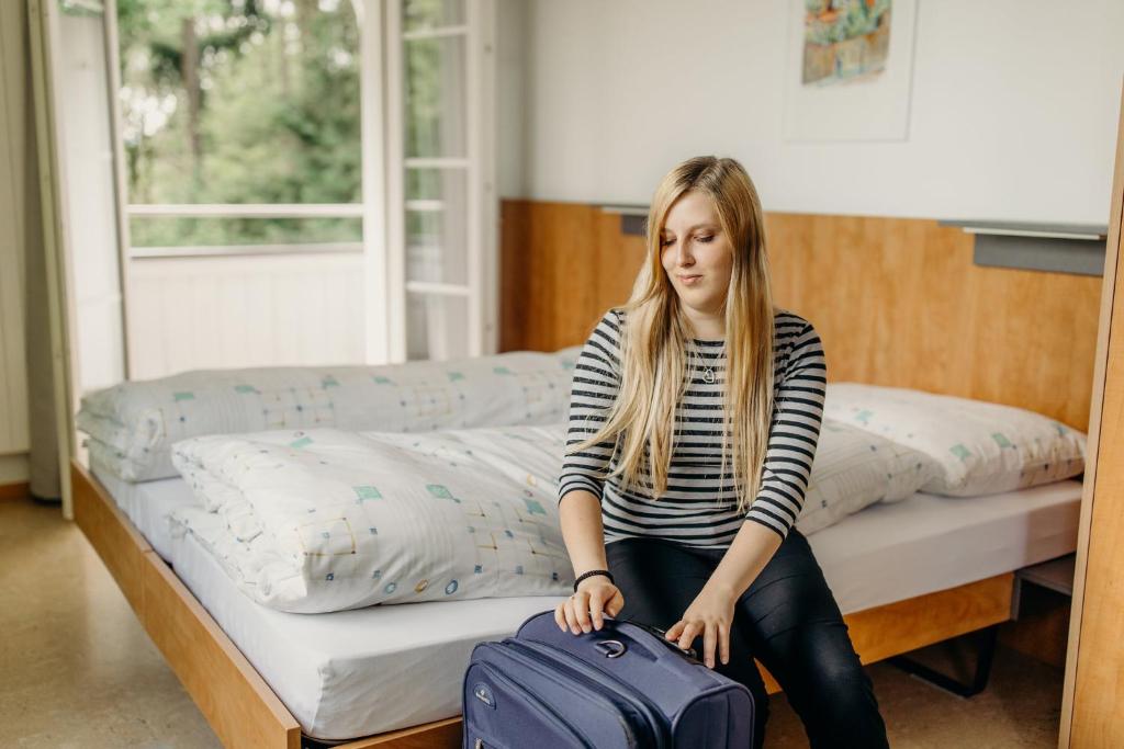 Postel nebo postele na pokoji v ubytování Bienenberg - Das Genusshotel im Grünen - Liestal