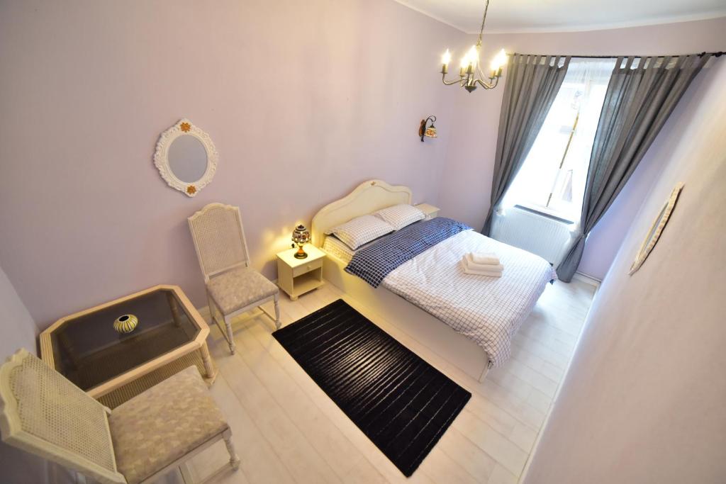 FLH - Anna's Guest House - Two-Bedroom Apartment