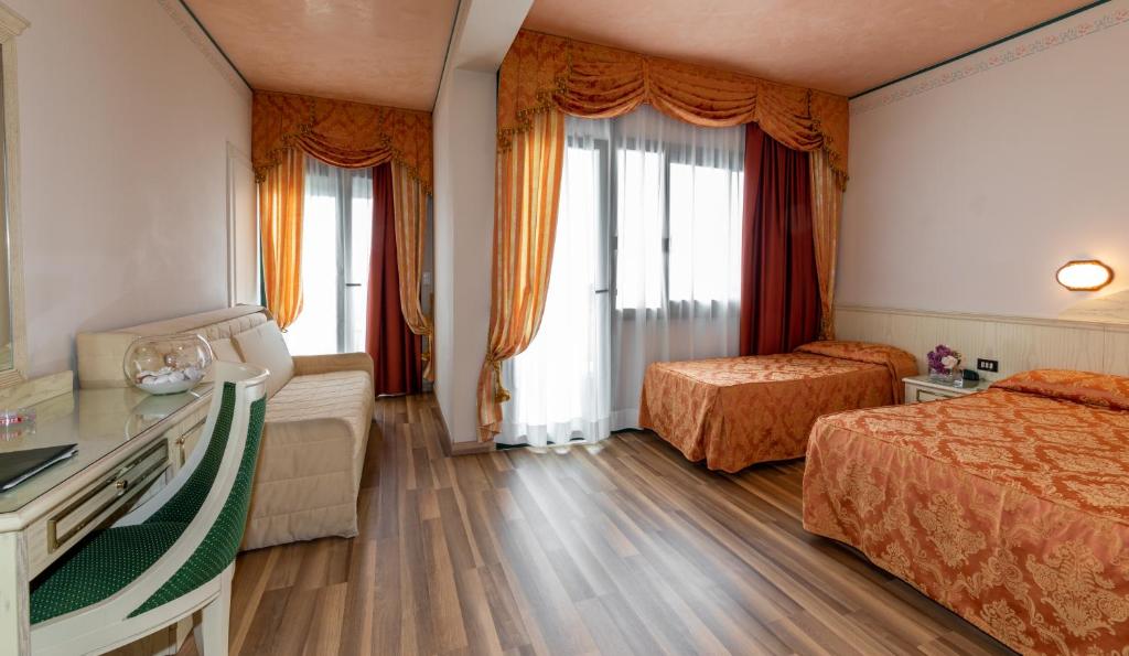 Postel nebo postele na pokoji v ubytování Hotel Carlton