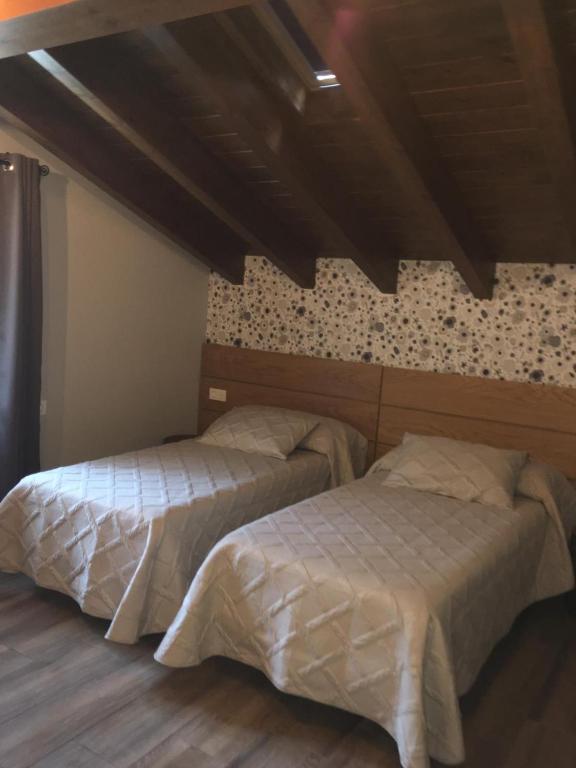 Postel nebo postele na pokoji v ubytování ETXEARTZI