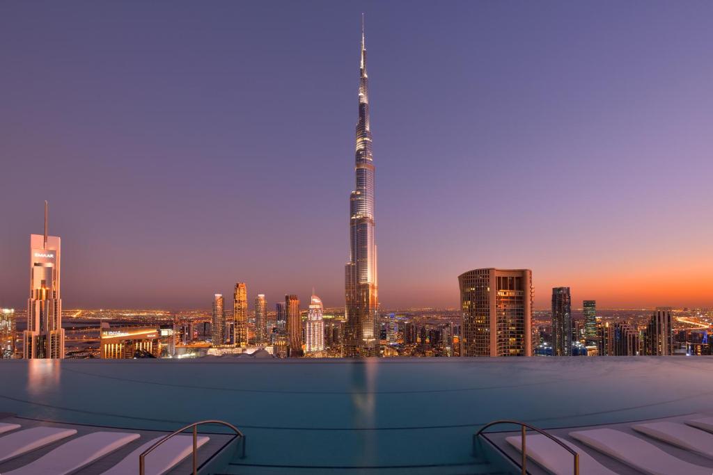 Blick auf das höchste Gebäude der Stadt in der Unterkunft Address Sky View in Dubai