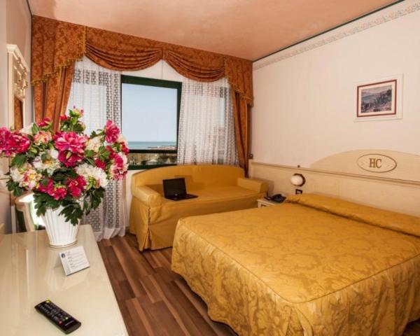 Postel nebo postele na pokoji v ubytování Hotel Carlton