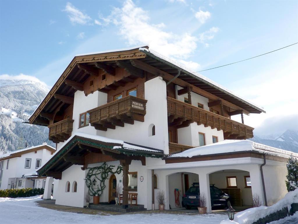 Nespecifikovaný výhled na hory nebo výhled na hory při pohledu z apartmánu