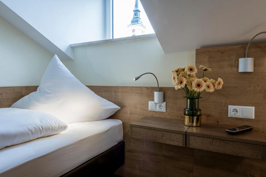 Gasthof Hotel Drei Tannen Altdorf - トリプルルーム 専用バスルーム付