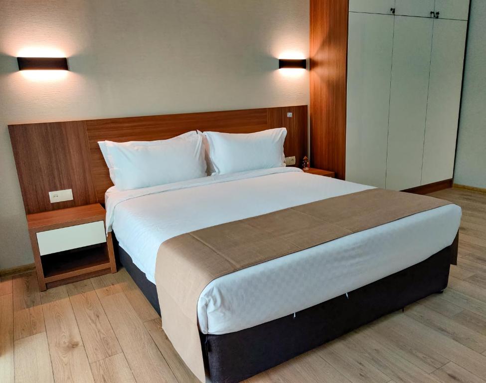 Postel nebo postele na pokoji v ubytování Crystal Residence