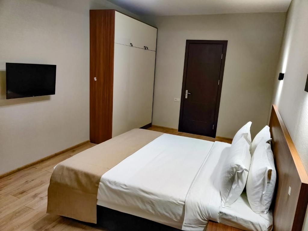 Postel nebo postele na pokoji v ubytování Crystal Residence