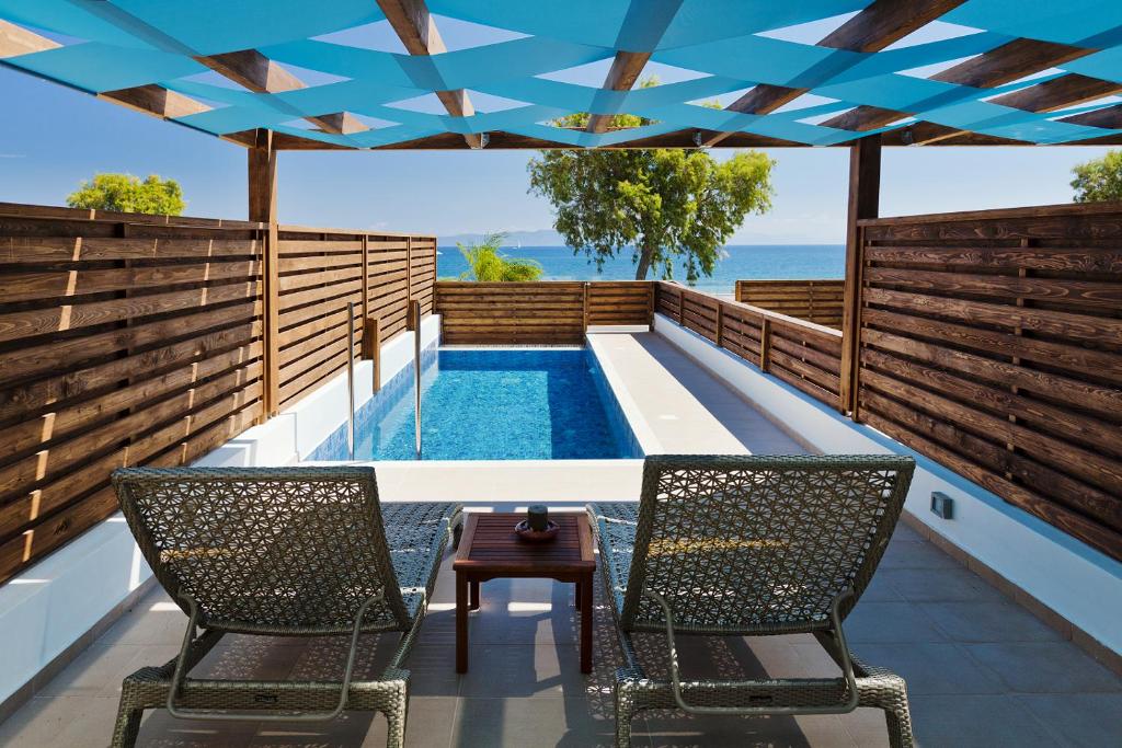 Bazén v ubytovaní Oceanis Beach & Spa Resort alebo v jeho blízkosti