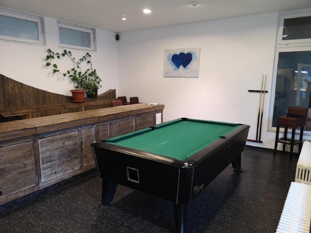 Biliár nebo kulečník v ubytování Waldwipfel-Appartement