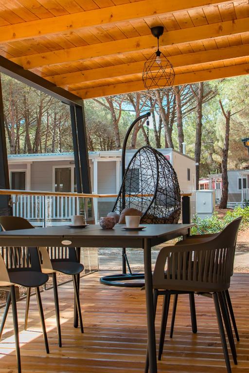 Balkón nebo terasa v ubytování Lux camp - mobile homes in Bi village