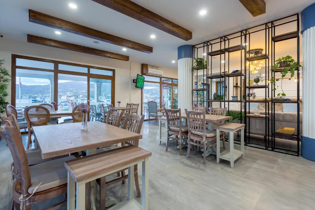 Posezení v ubytování Hanedan Otel Foca Izmir