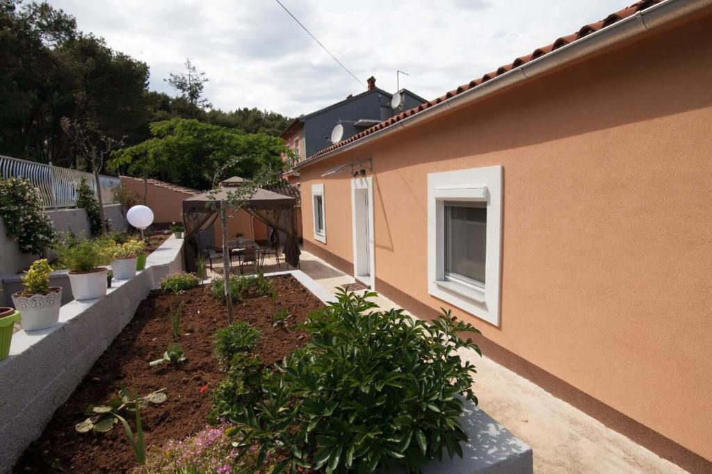 Zdjęcie z galerii obiektu Holiday home with two sleeping rooms, pets Willkommen w Puli