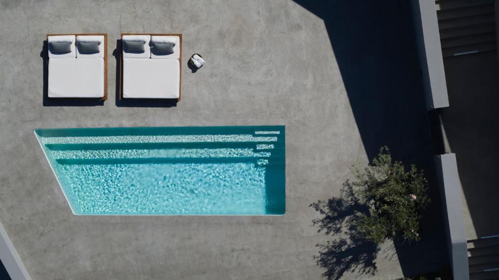 Bazén v ubytování Melidonia Suites nebo v jeho okolí