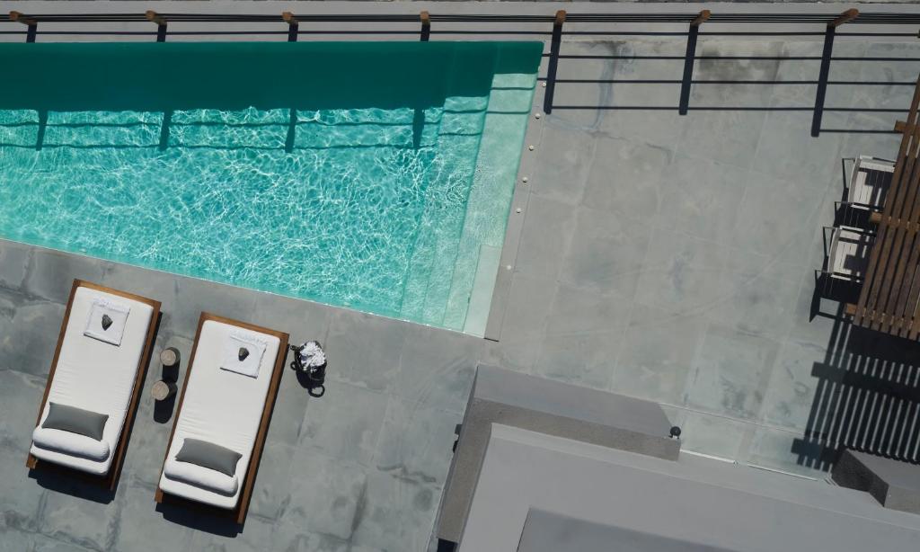 Bazén v ubytování Melidonia Suites nebo v jeho okolí