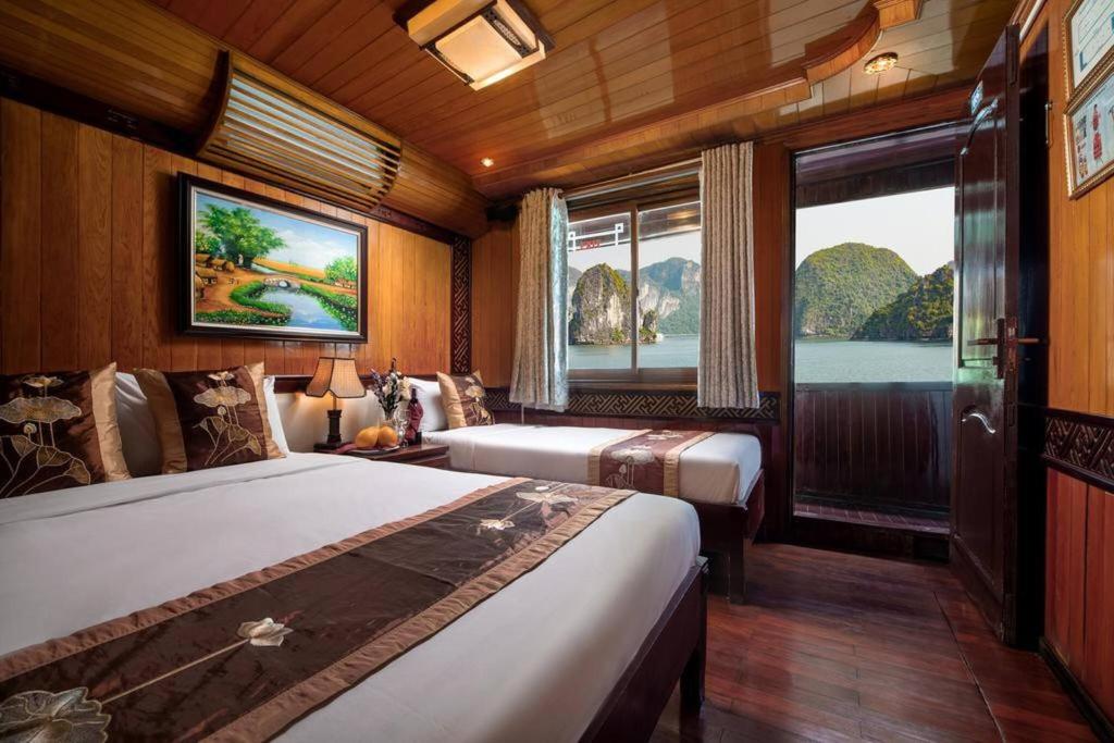 Booking.com: Room in Boat - Halong Bay Cruise For Backpackers , Ha Long,  Vietnam . ¡Reserva tu hotel ahora!