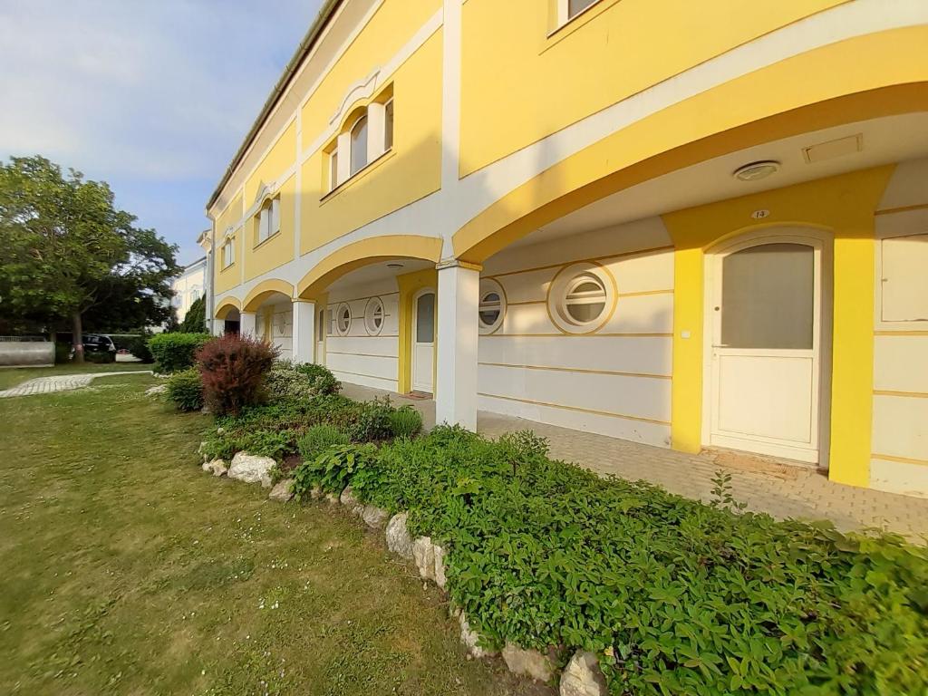 Budova, v ktorej sa apartmán nachádza