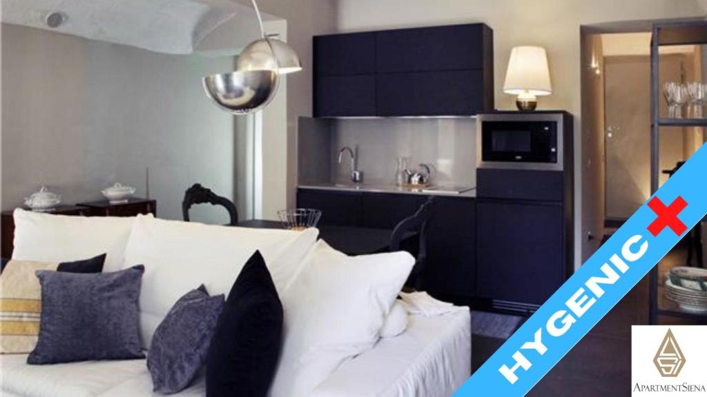 SAN GAETANO - nice apartment with little external courtyard - Housity