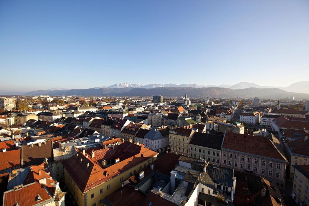 Nespecifikovaný výhled na hory nebo výhled na hory při pohledu z aparthotelu