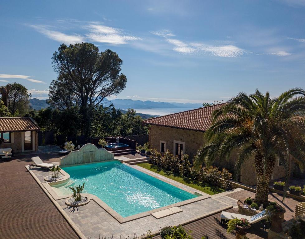 A view of the pool at Donna Carolina Luxury rooms or nearby