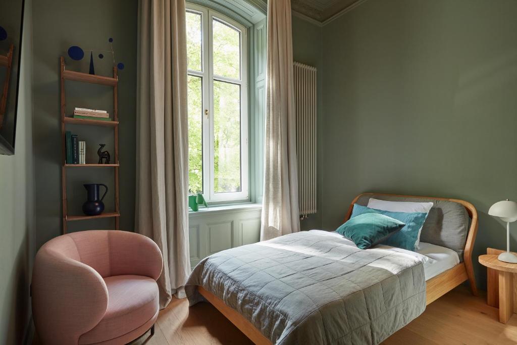 Postel nebo postele na pokoji v ubytování stilwerk Hotel Heimhude