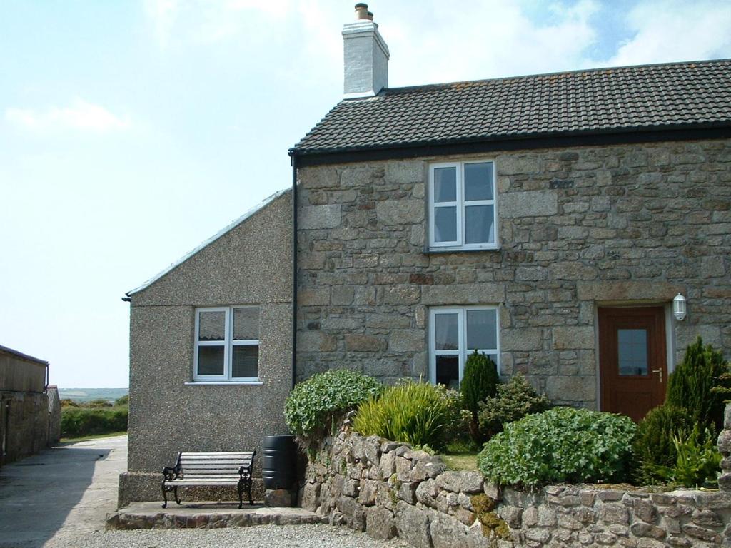 White Alice Farm Cottage