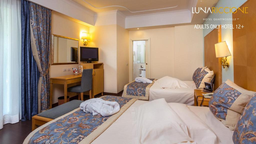 Postel nebo postele na pokoji v ubytování Hotel Luna Riccione e Aqua Spa Only Adults +12
