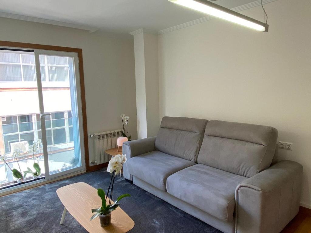 a living room with a couch and a table at Estudio Parking Centro Puerta del Sol in Vigo