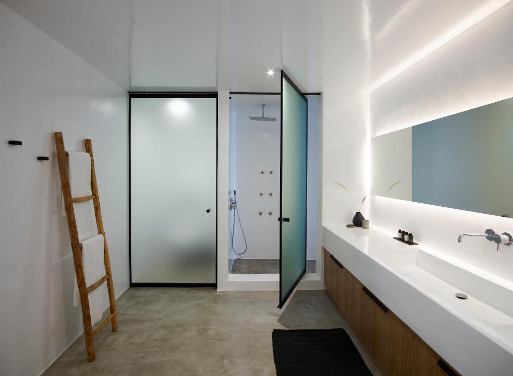 Koupelna v ubytování Melidonia Suites