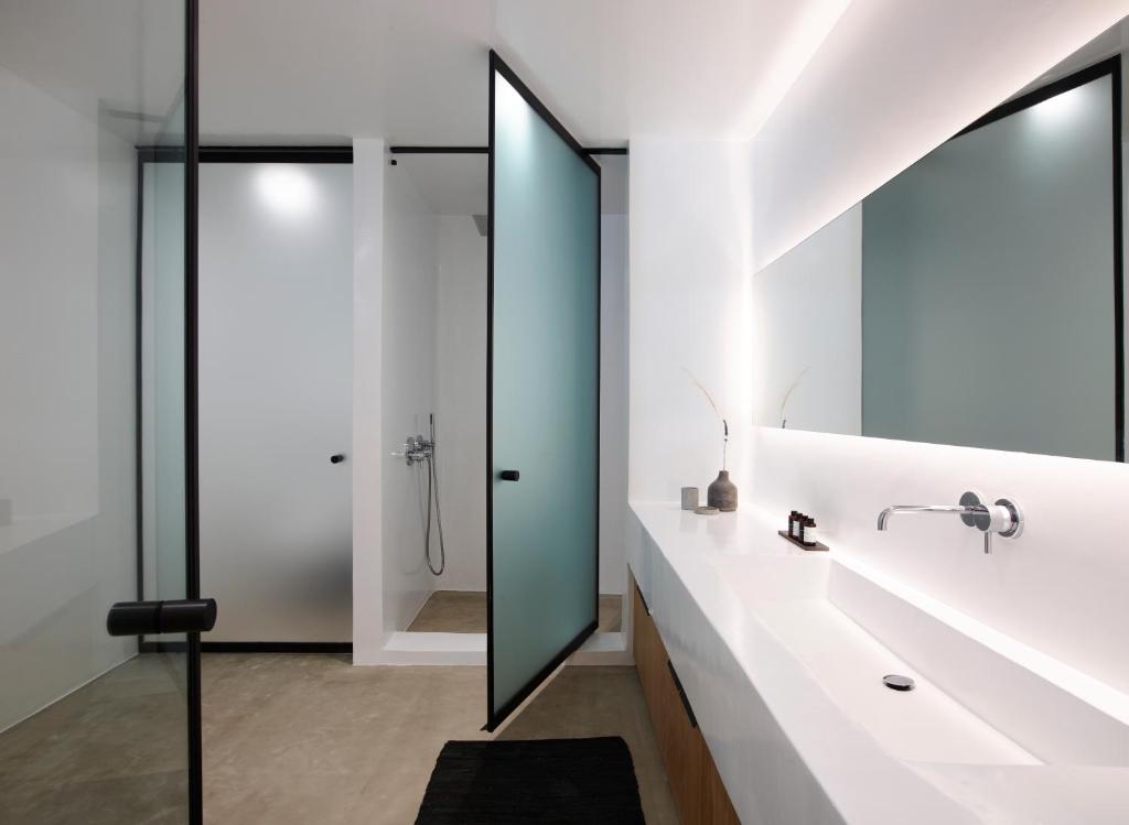 Koupelna v ubytování Melidonia Suites