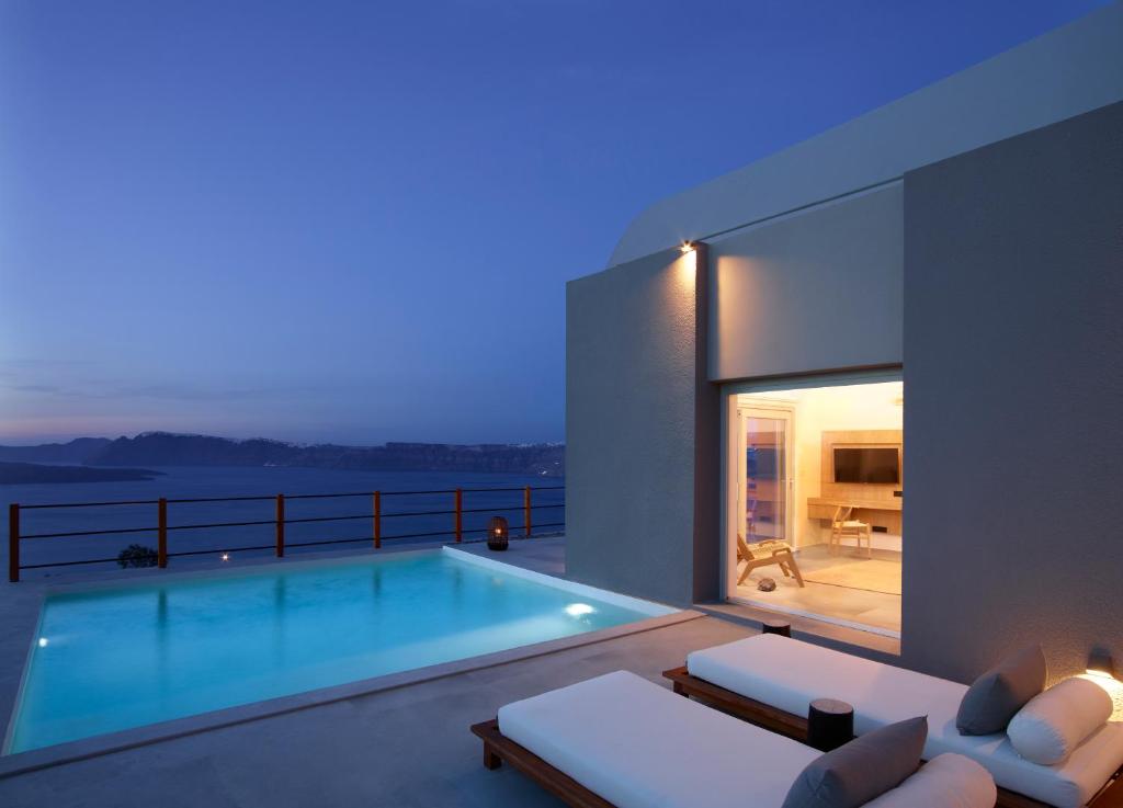 Bazén v ubytování Melidonia Suites nebo v jeho okolí