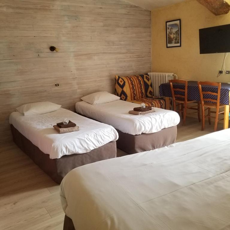 Postel nebo postele na pokoji v ubytování Logis hôtel du terreau