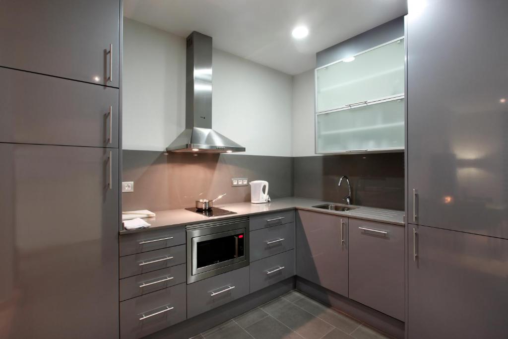 Fisa Rentals Gran Via Apartments - Two -Bedroom Apartment