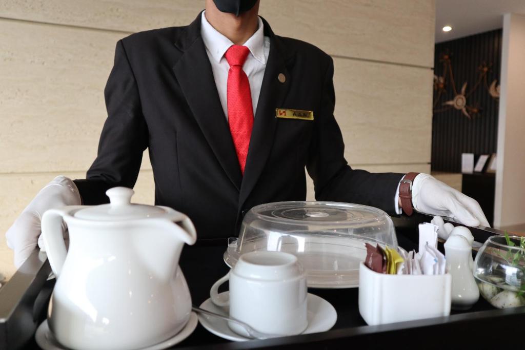 Členové personálu v ubytování Swiss-Belinn Gajah Mada Medan