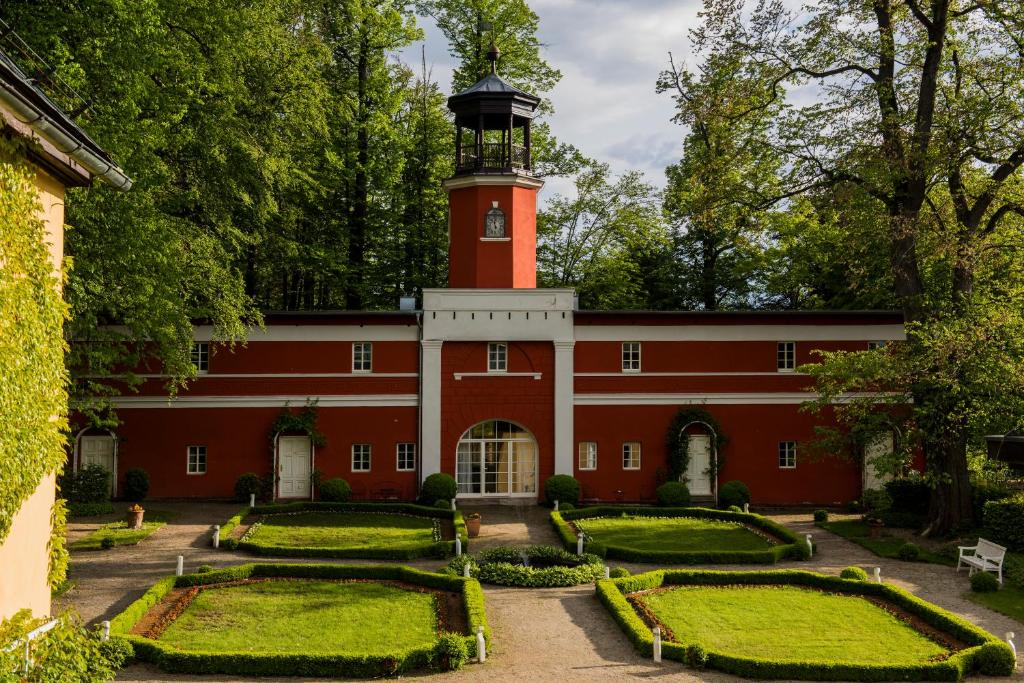 Vonkajšia záhrada v ubytovaní Hotel Palac Staniszow