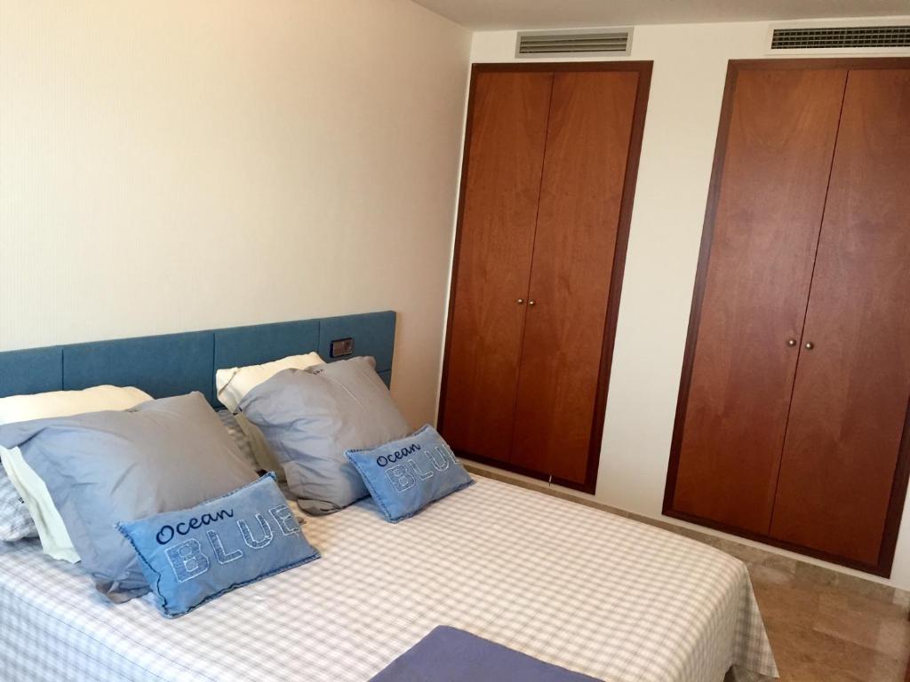 Posteľ alebo postele v izbe v ubytovaní PRECIÓS APARTAMENT A PRIMERA LÍNIA DE MAR